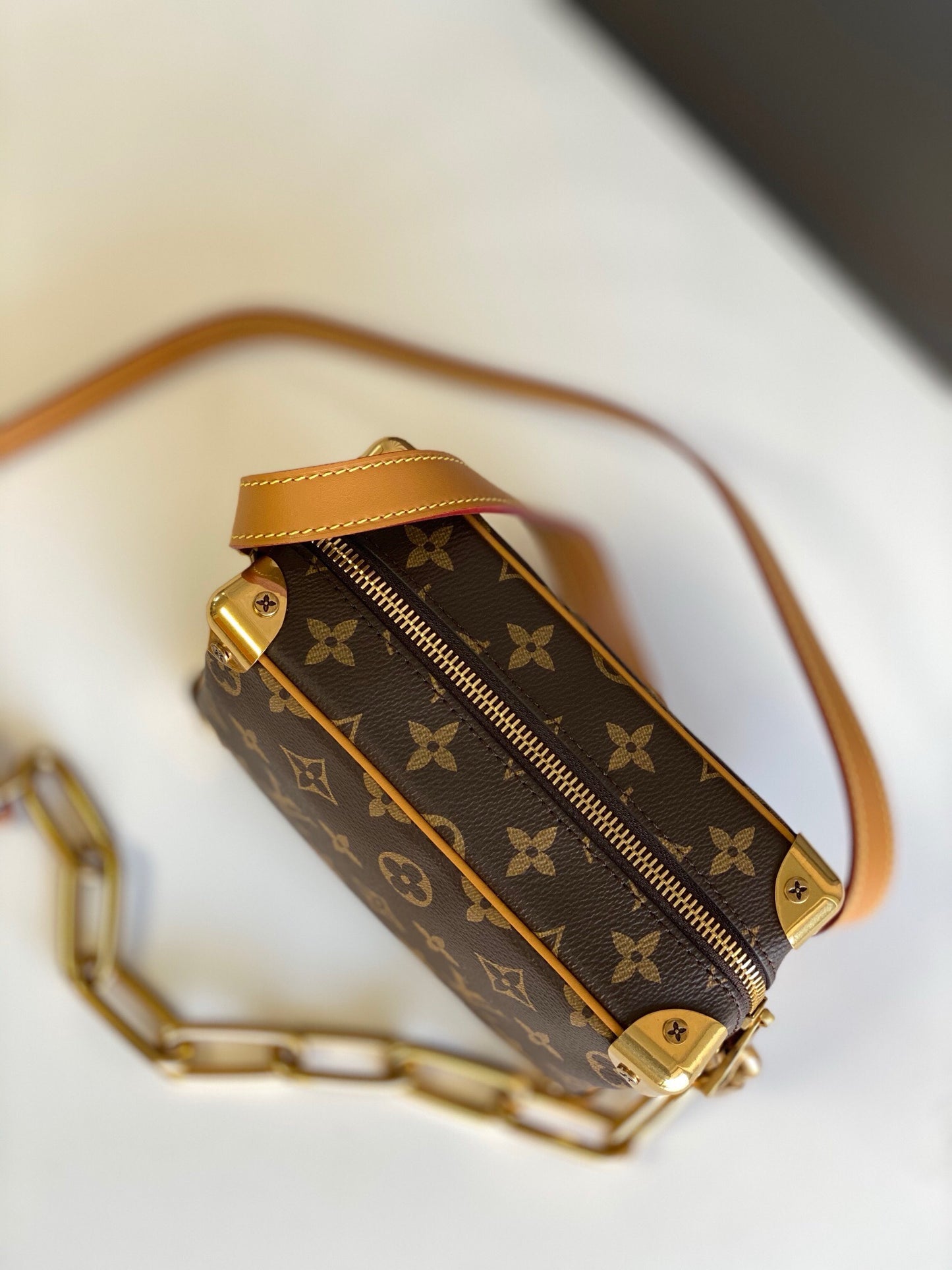 Louis Vuitton bag m68906