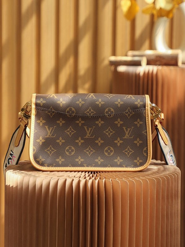 Louis Vuitton fashion series m45985