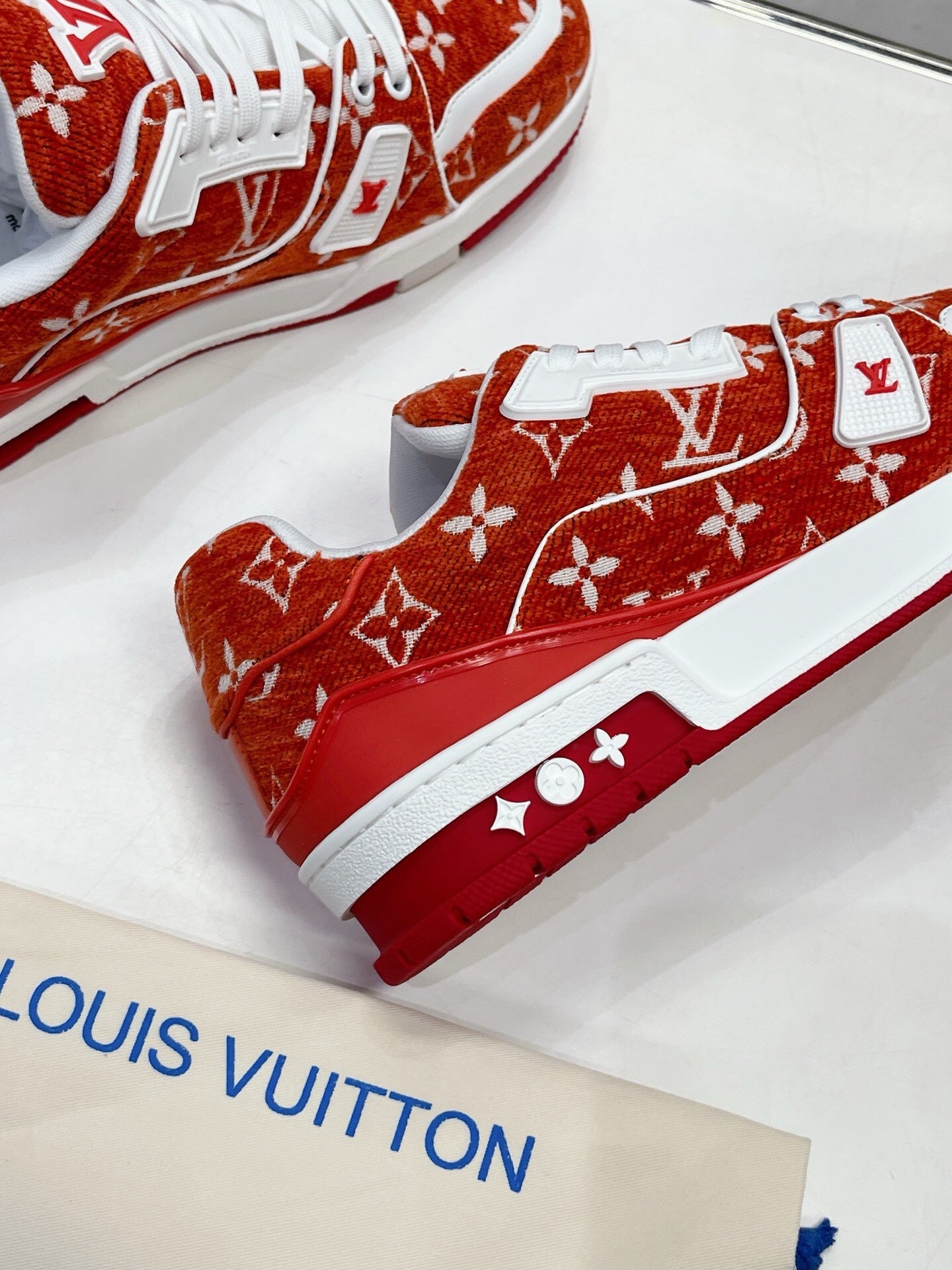 Louis Vuitton shoes Air Force one is popular in 2024