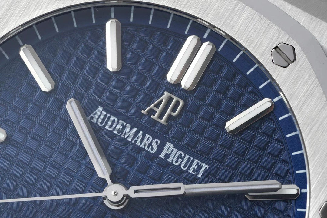 Audemars Piguet Royal Oak Series 15500ST.00.1220ST.01