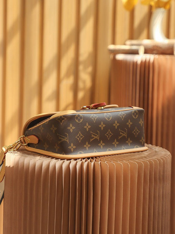 Louis Vuitton fashion series m45985