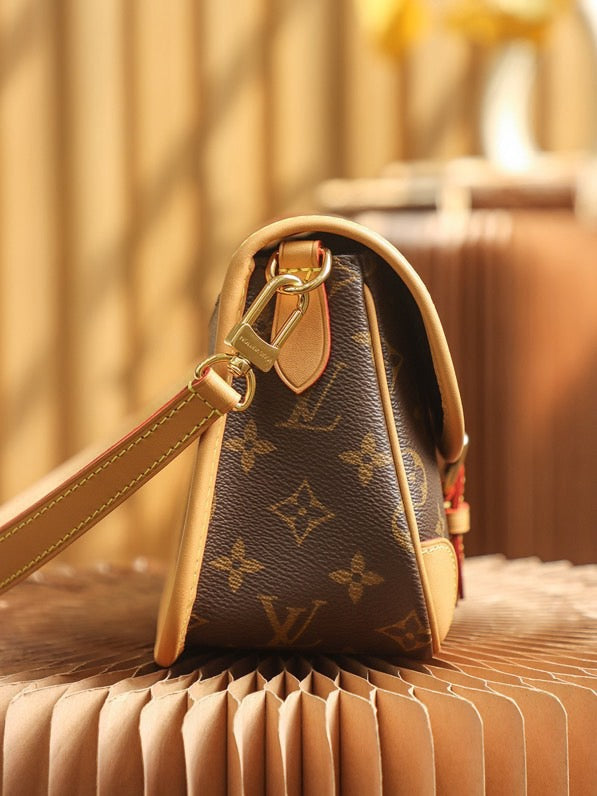 Louis Vuitton fashion series m45985